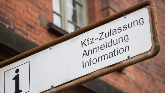Online gehen statt Nummer ziehen: Die neue Autozulassung im Netz