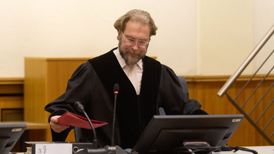 Prozess wegen tödlichen Brandanschlags auf Asylbewerberheim