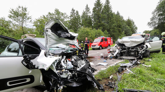Fahranfängerin stirbt bei Zusammenstoß auf B 32