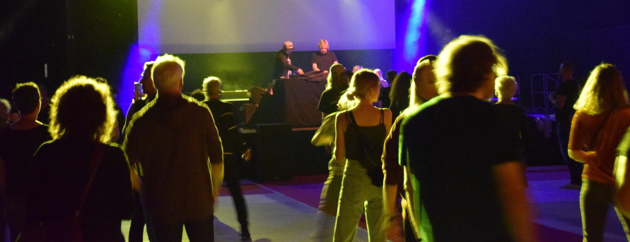 Abschluss des Kultursalons in Altenkirchen: Fans freuen sich über tanzbaren Techno-Sound