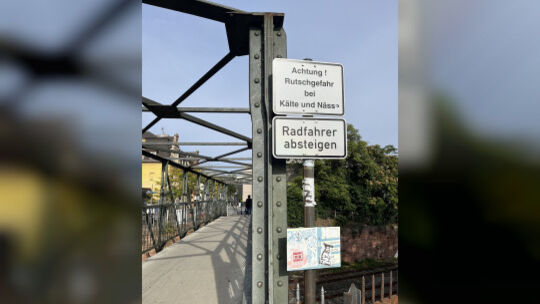 lowensteg-schild-radfahrer_foto-daniel-weis-2