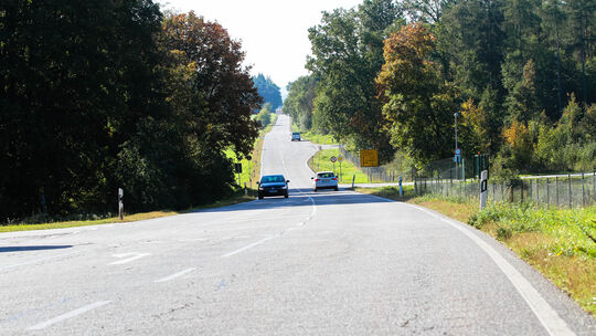L 52 Richtung Driesch von der Einfahrt Lutzerather Tor zum Flugplatz