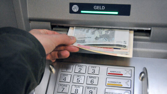 Geldautomaten-Gebühr: Kartellamt erhöht Druck