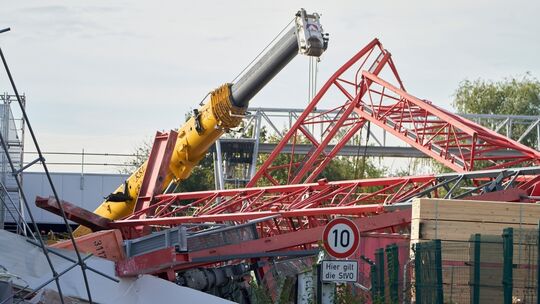 Arbeitsunfall bei Kranarbeiten - Zwei Arbeiter verletzt