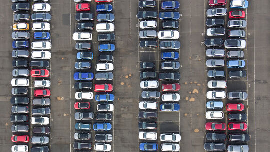 Autolager in Großbritannien