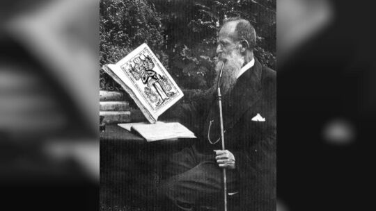 Das Ursprungsfoto der Fotomontage, die Michael Meyer anfertigte, stammt aus der Schulchronik (aus der Neuwieder Zeitung 1930). M