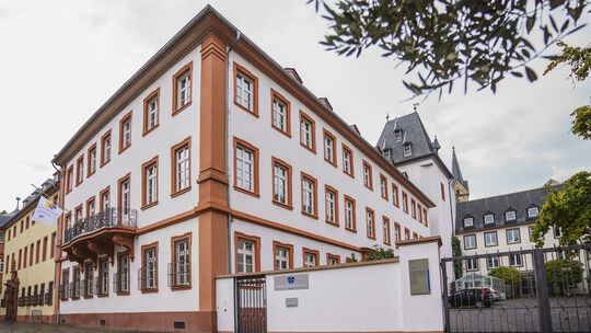 PRODUKTION - 20.10.2023, Rheinland-Pfalz, Mainz: Die Maria Ward-Schule (MWS) befindet sich im ·Alten Dalberger Hof· am Ballplatz Mädchenschulen in Rheinland-Pfalz