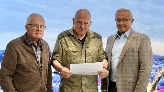 Landrat Achim Hallerbach traf sich mit Erich Schneider (Interessengemeinschaft gegen Bahnlärm Leutesdorf) und Rolf Papen von der
