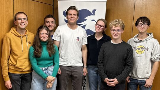 on links nach rechts sind zu sehen: Lars Goll (Schriftführer), Lina Martin (Gast), Finn Mähringer (2. stellvertretender Vorsitze 2023_10_24-vorstandswahlen-bild