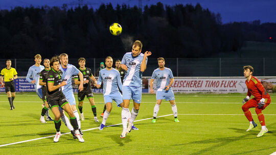 Rheinlandpokal Saison 23/24Spiel HWW Niederrossbach - FV Engersam 01.11.2023 in Niederrossbach, Kunstrasenplatz