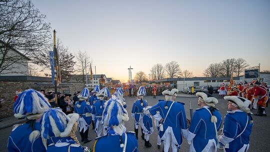 Karneval: Karnevalisten stürmen Krahnenberg-Kaserne Andernach