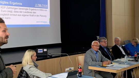 06_11_2023_pf_landkreis-weiterhin-auch-finanziell-solide-aufgestellt