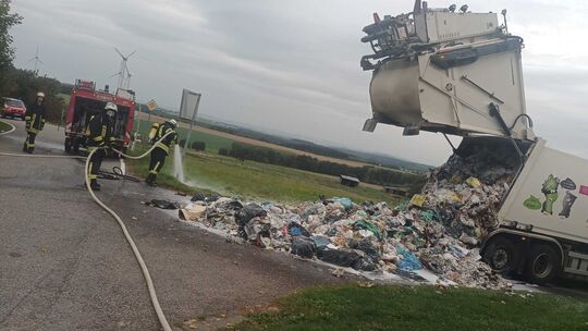 Fahrzeugbrand RHE - Batterie explodiert