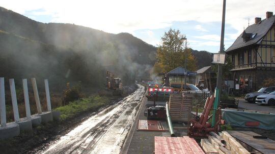Mayschoßer Bahnhof: Am Mayschoßer Bahnhof kann man die Strecke der Gleise schon erkennen. bahn-mayscho-bahnhof