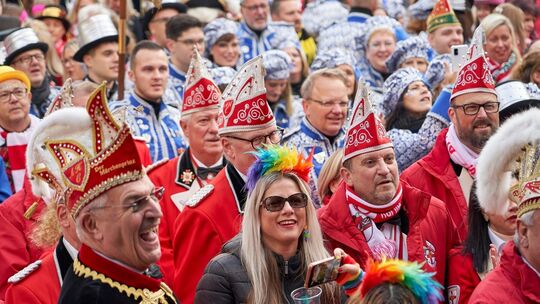 Karneval - Sessionseroeffnung 2023/24 auf dem Münzplatz Koblenz