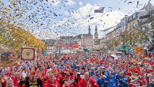 Karneval - Sessionseroeffnung 2023/24 auf dem Münzplatz Koblenz