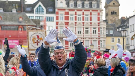 Karneval - Sessionseroeffnung 2023/24 auf dem Münzplatz Koblenz