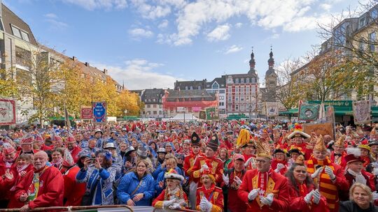 Karneval - Sessionseroeffnung 2023/24 auf dem Münzplatz Koblenz