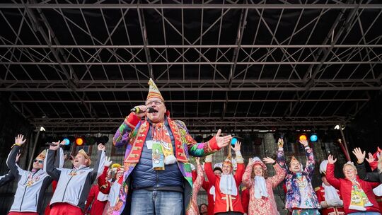 Karneval - Sessionseroeffnung 2023/24 auf dem Münzplatz Koblenz