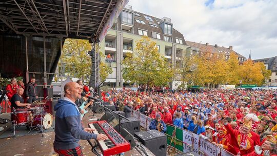 Karneval - Sessionseroeffnung 2023/24 auf dem Münzplatz Koblenz