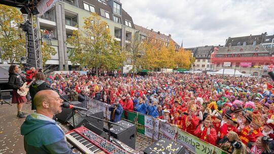 Karneval - Sessionseroeffnung 2023/24 auf dem Münzplatz Koblenz