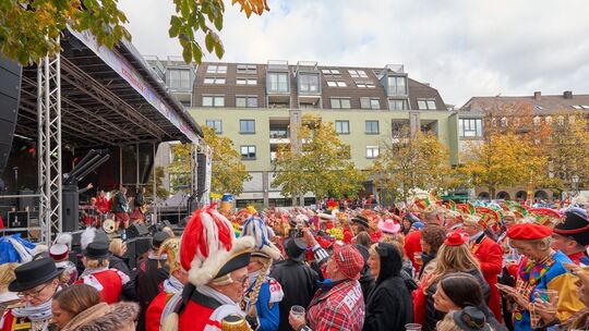 Karneval - Sessionseroeffnung 2023/24 auf dem Münzplatz Koblenz
