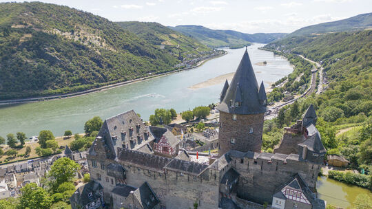 Noch kein Niedrigwasser im Rhein