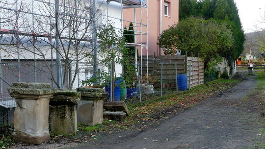 meis-sr-steinsockel-schillerstrae-kx