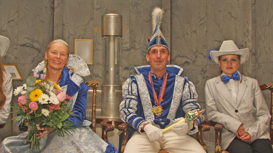 Sie regieren die Kreis- und Kurstadt bis Aschermittwoch: Prinzessin Michaela II. von der Spritze und Prinz Heiko II. von den Par img_5353