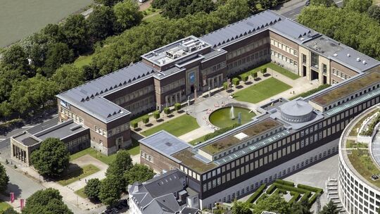 Ehrenhof und E.ON-Konzernzentale Düsseldorf
