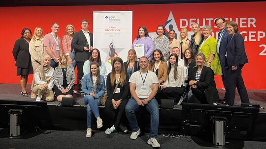 klinik-azubis-gewinnen-deutschen-pflegepreis
