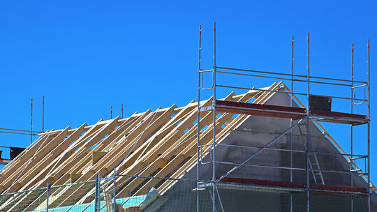 Sparen mit der Muskelhypothek: Eigenleistungen beim Hausbau