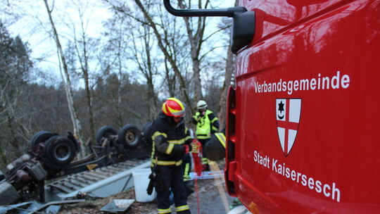 unfall_martentaler_loch_sattelzug_021223-3