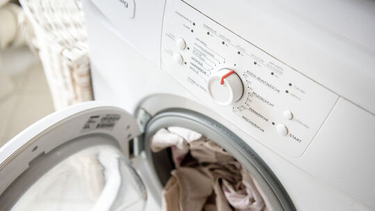 Energie sparen: Kleidung länger und weniger warm waschen