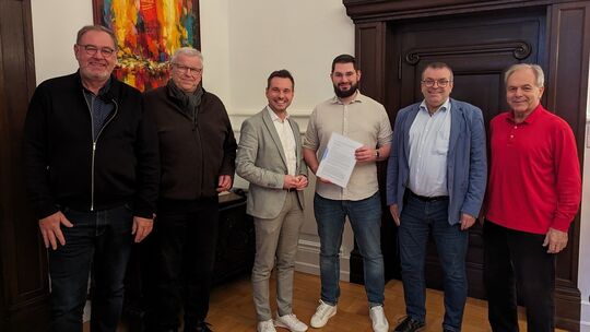 unterschriftenubergabe