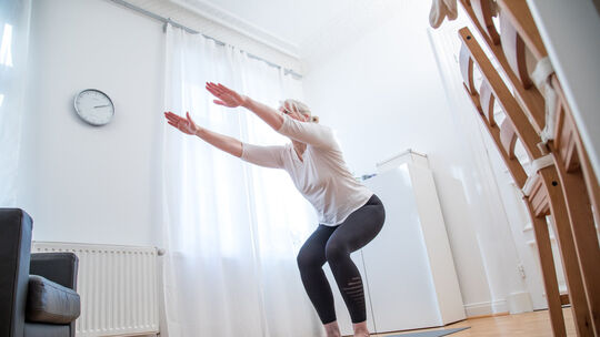 Training für Senioren: Fitnessübungen in den Alltag einbauen