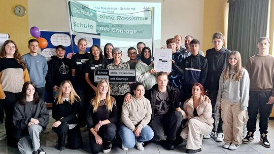 auszeichnung_schule-ohne-rassisimus_gruppenbild