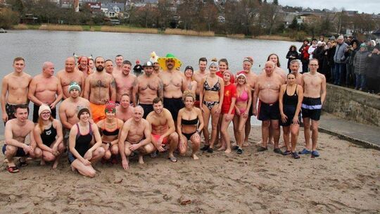 neujahrsschwimmen-teilnehmerfeld-2022