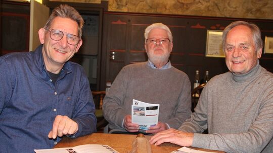 Der Förderkreis Obere Burg hat wieder ein Programm der Extraklasse aufgelegt. Günter Ruyters (m) stellte es zusammen mit seinem