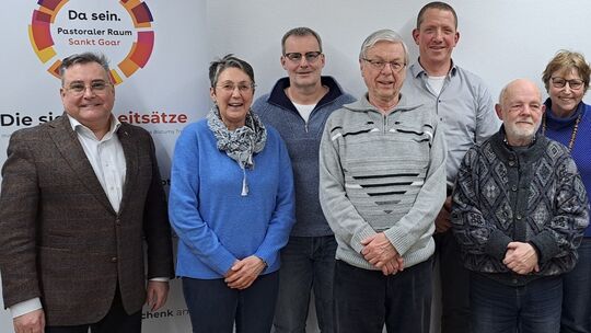 Verbandsvertretung: v.l.n.r. Dekan Joachim Fey, Ursula Ritt, Ralf Hofmann, Günter Leinberger, Philipp Mallmann, Werner Giesenkir verbandsvertretung
