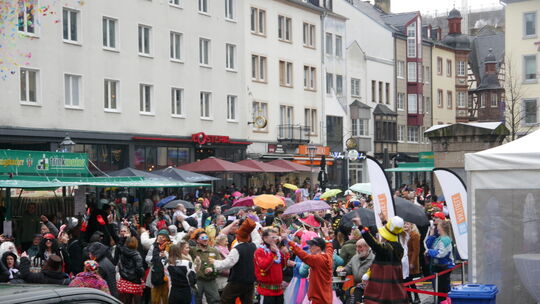 Ausgelassene Stimmung am Plan karneval-plan-2
