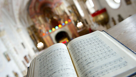Arbeitsplatz Kirche: Wie Bistümer freie Stellen besetzen wollen