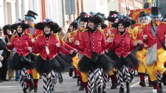 Rosenmontagszug in Bendorf 2024