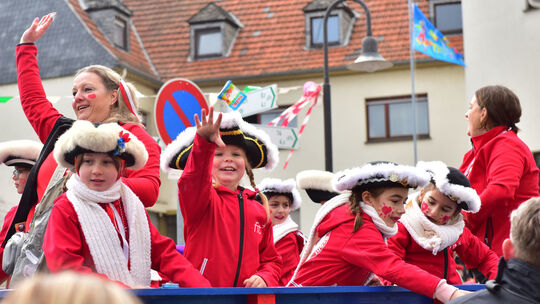 Buntes Narrentreiben in Brohl. 8-brohl-zug