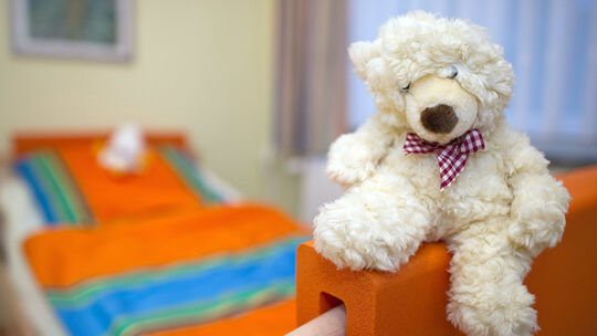 Ein Teddy in einem Kinderhospiz