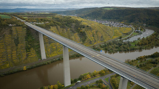 Die Moseltalbrücke an der A61 ist dringend reparaturbedürftig. Die Verkehrsbeschränkungen bleiben deshalb weiter bestehen. Gleic Autobahn GmbH stellt Großprojekte vor