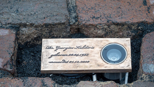 Gedenkplaketten für Opfer der Amokfahrt von Trier