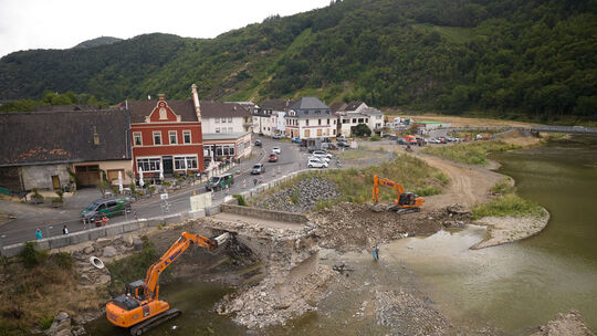 Abriss der Nepomukbrücke in Rech im Ahrtal