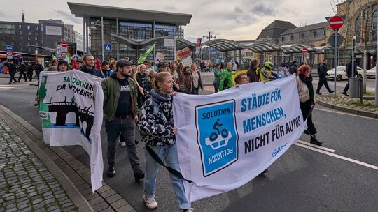 Fridays For Future und ver.di: Klimastreik für besseren ÖPNV