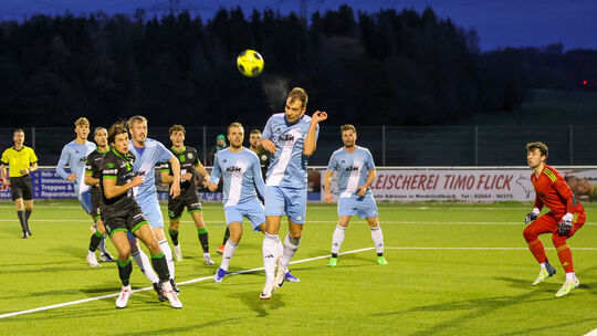 Rheinlandpokal Saison 23/24Spiel HWW Niederrossbach - FV Engersam 01.11.2023 in Niederrossbach, Kunstrasenplatz